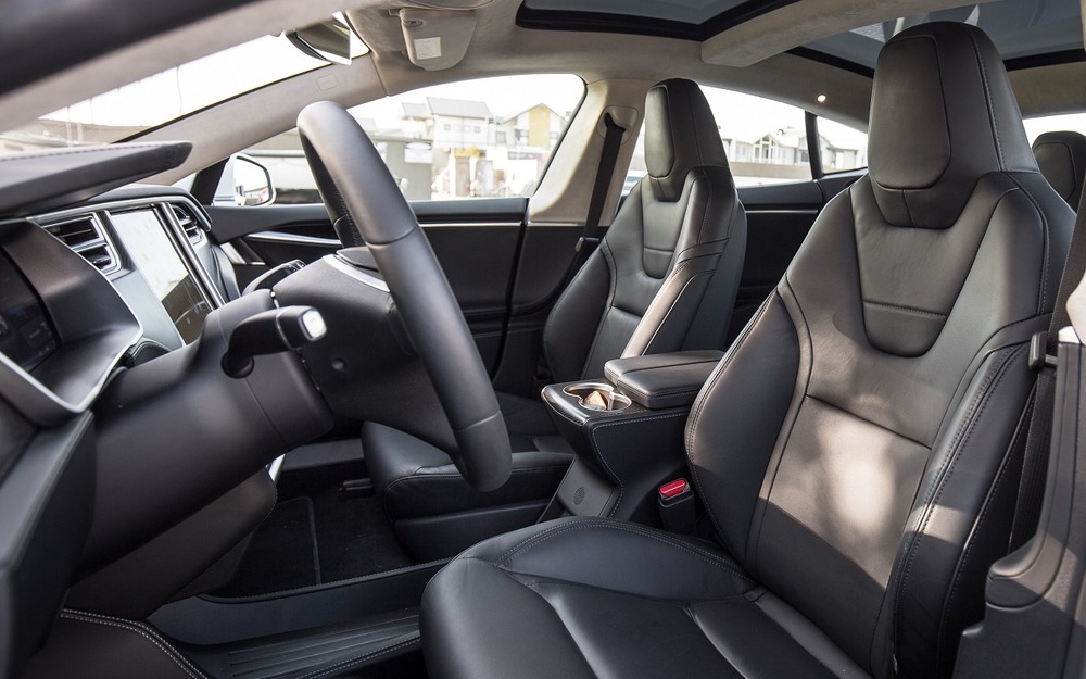 Интерьер Tesla Model S