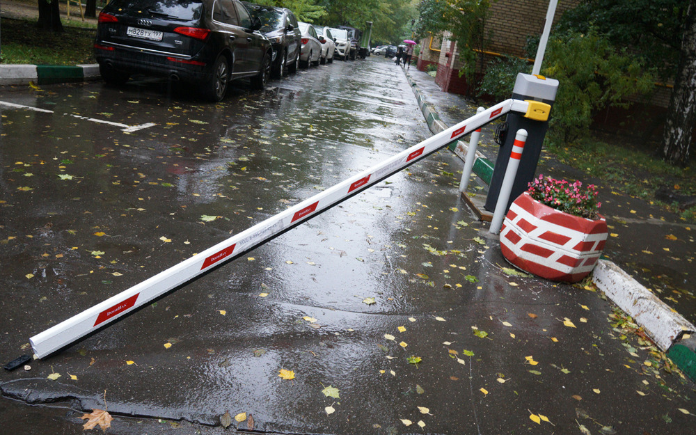 «Чужие среди своих»: как мошенники продают въезд в закрытые дворы