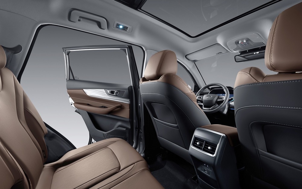 Интерьер Xcite X-Cross 7