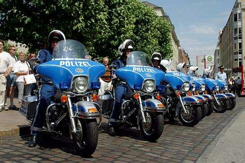 Немецкие полицейские меняют BMW на Harley