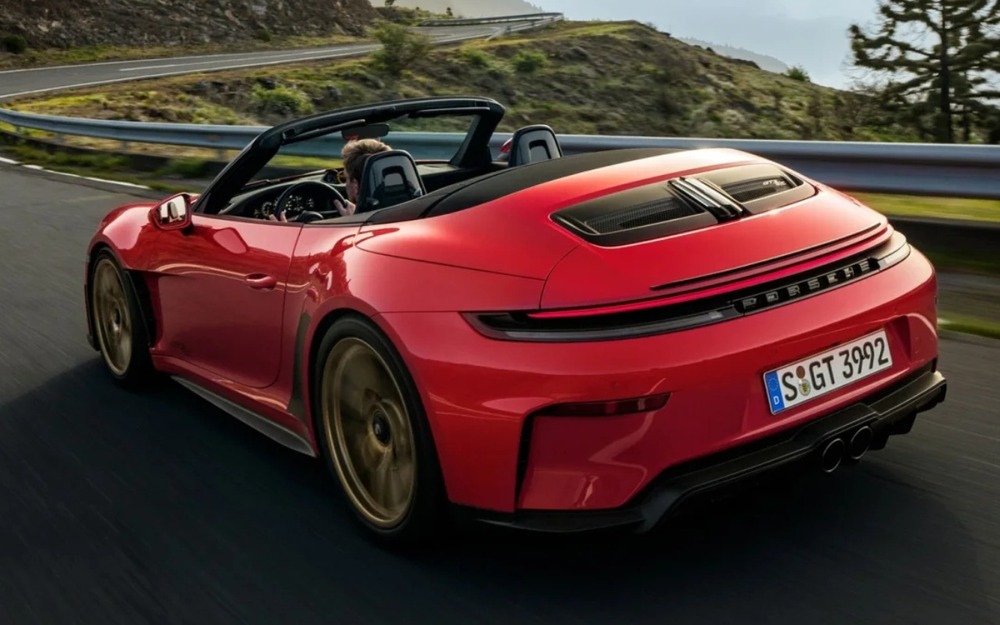 Новый Porsche 911 - без крыши, но с замашками суперкара