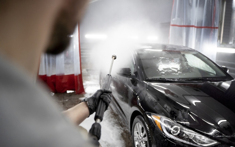 Что делать, если машину повредили на мойке: ответ эксперта