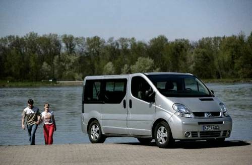 Renault Trafic с холодильником и занавесками