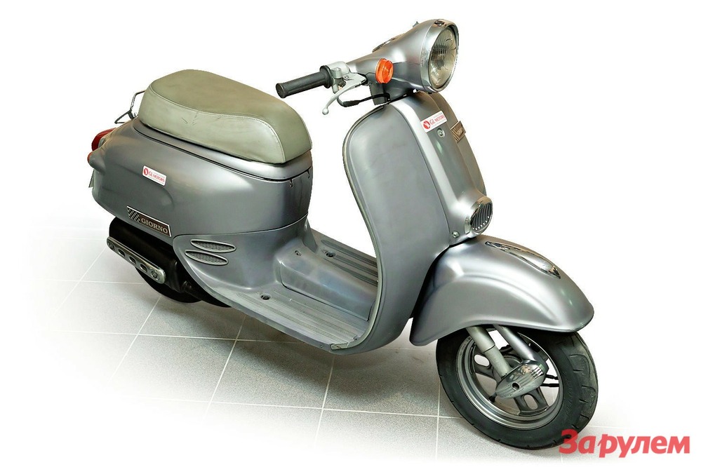 Honda Giorno: скутер, 1992-2011 гг., 49 см³, 4,8 л.с., 15 000-130 000* руб (цена Honda Giorno 2011 года выпуска).