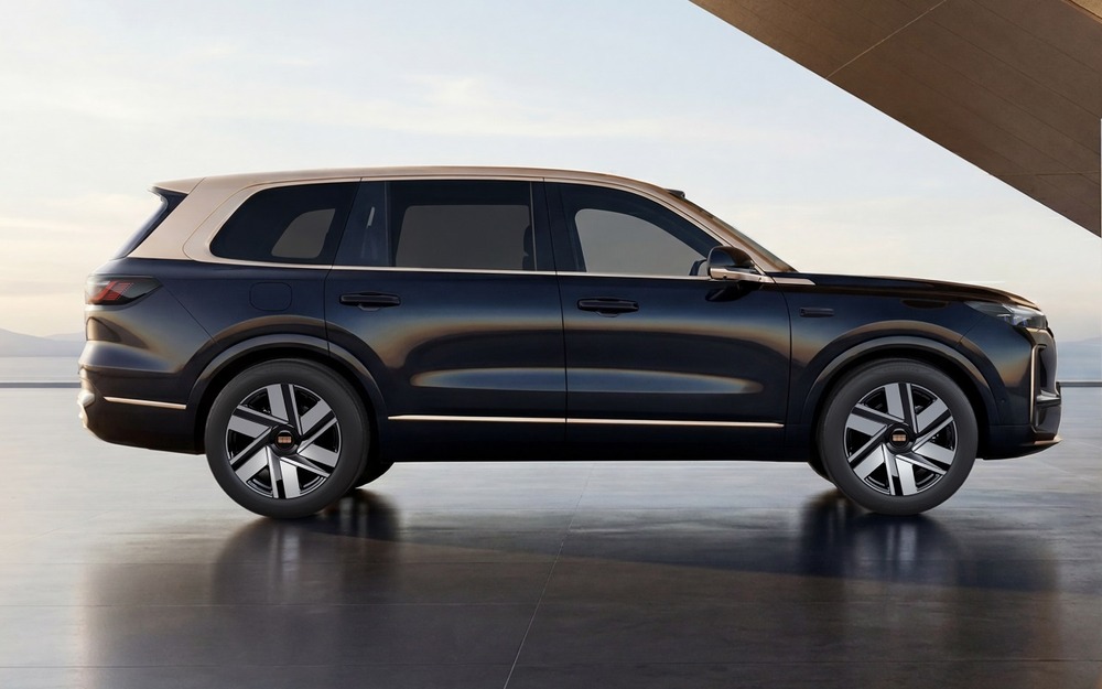 870 л.с., шесть мест: флагманский кроссовер Geely появится в России