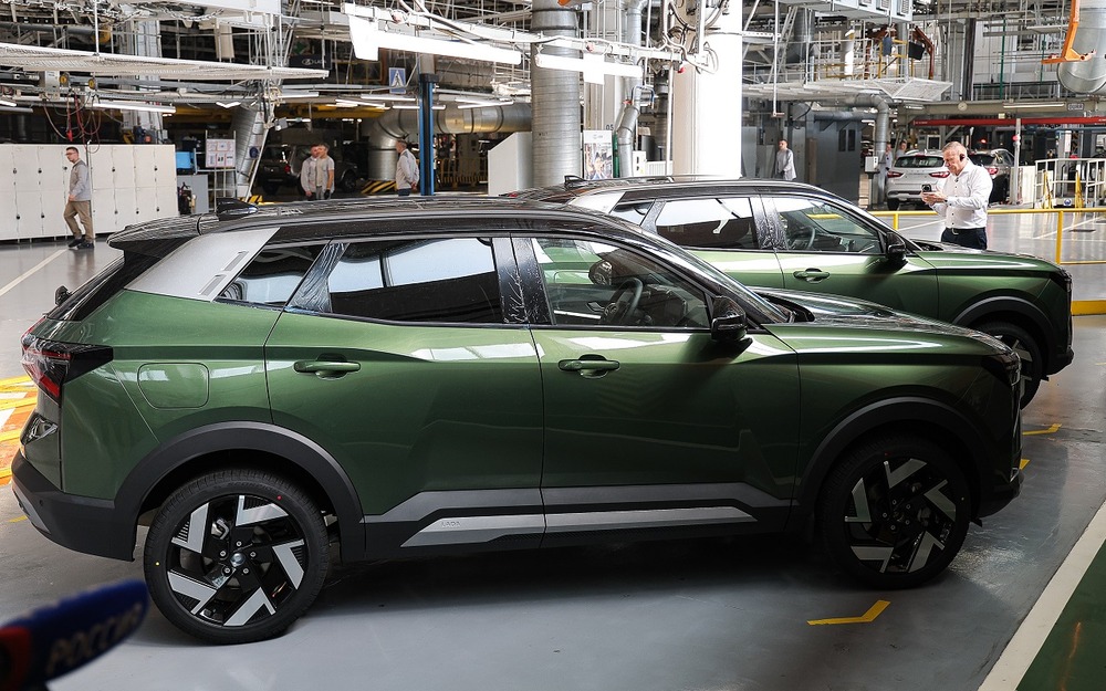Серийные кроссоверы Lada Azimut в сборочном цехе АВТОВАЗа