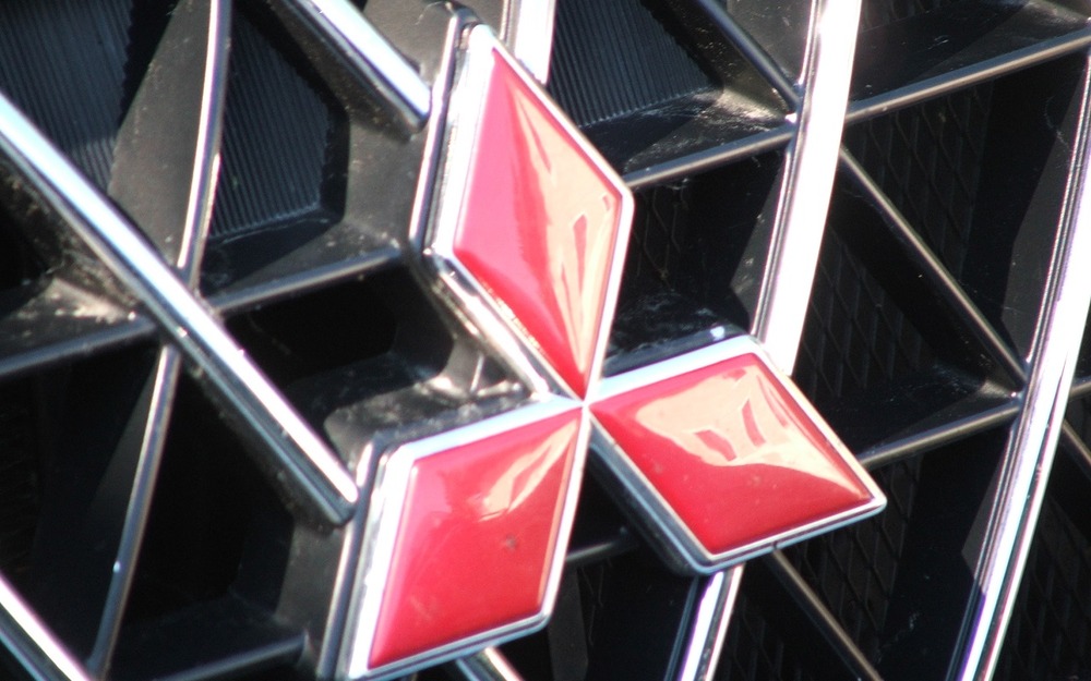 Mitsubishi продолжает работать в России: что на самом деле делает японский бренд