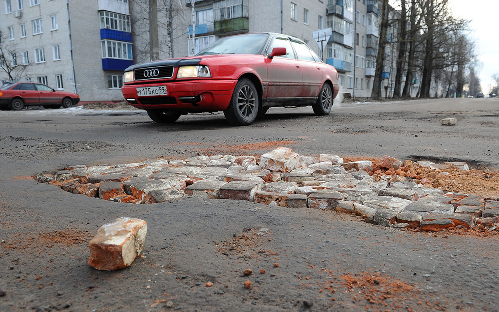 Погнули диск в яме - дорожники заплатят быстрее