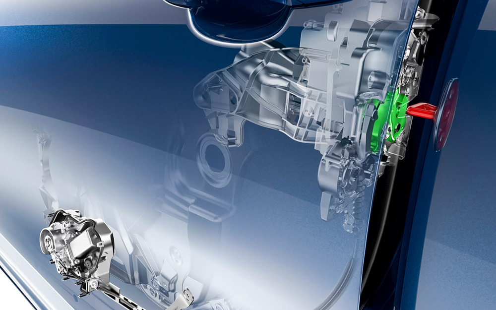 Не все доводчики снабжены функцией «антизажим». Диапазон их срабатывания меньше сантиметра - маловероятно, что в щель что-то попадет. Да и отпустить дверь доводчик сможет только до первого щелчка замка, не дальше. Полноценные электроприводы (пятой двери или боковых стекол) работают иначе: при повышенном сопротивлении они не просто прекращают работу, но и сдают назад на несколько сантиметров.