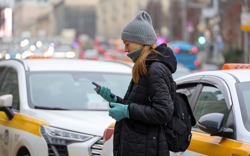 Что с ценой такси в Москве в снегопад: такого еще не было