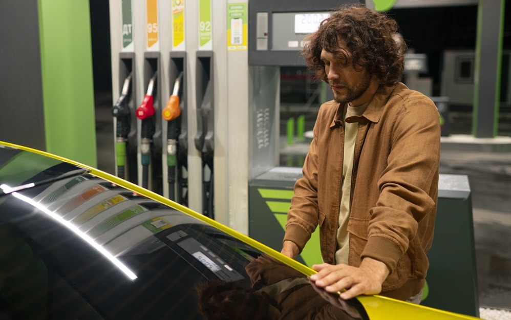 Эксперты подсчитали, сколько бензина можно купить на среднюю зарплату