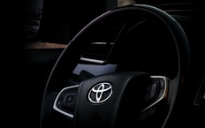 Новый семейный кроссовер Toyota с левым рулем появился на российском рынке: известна цена