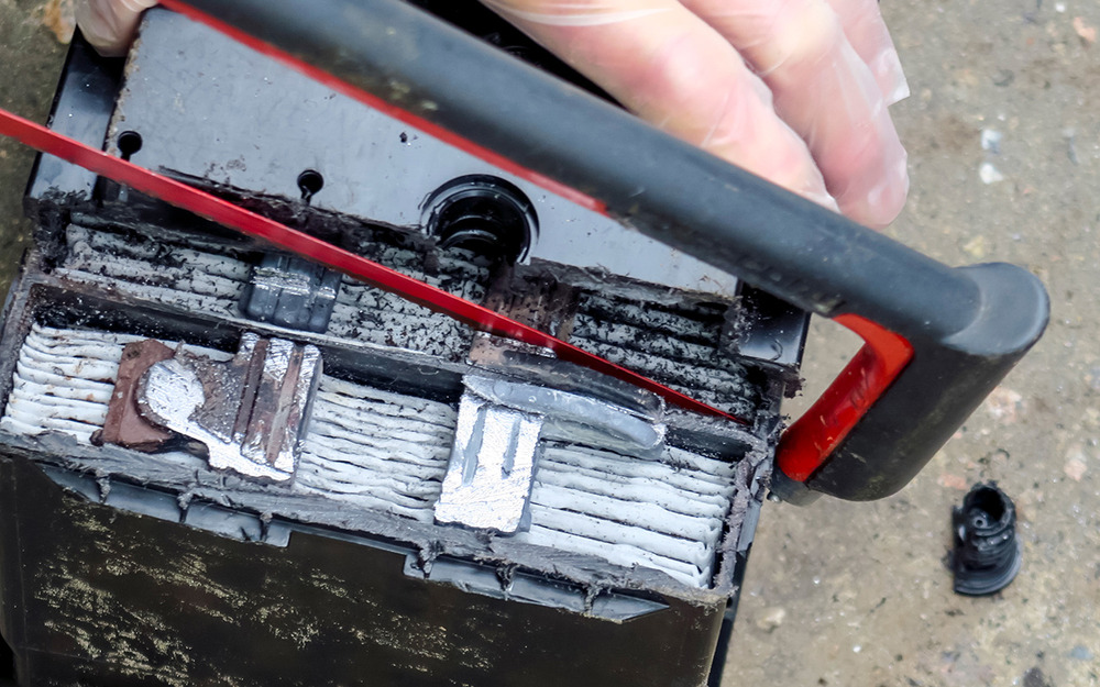 В собранном виде пластины уплотняют друг друга.