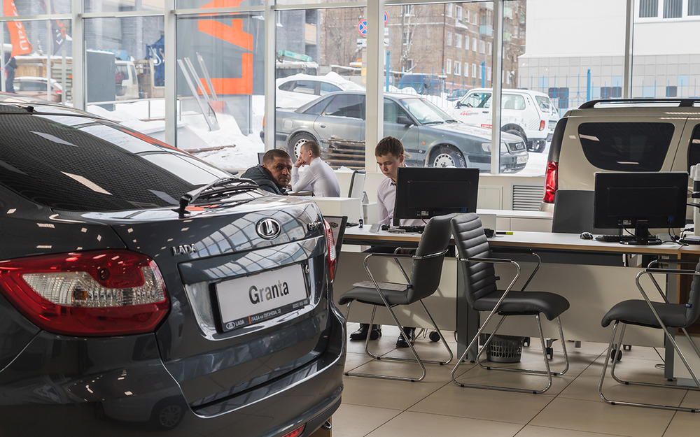 Названы самые продаваемые автомобили на рынке России в ноябре
