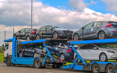 Пока не поздно: россияне снова массово везут иномарки