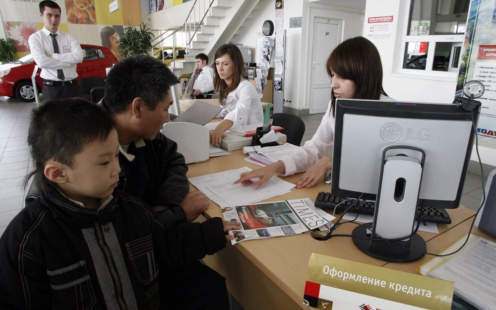 Сколько кредитов на покупку машин взяли россияне