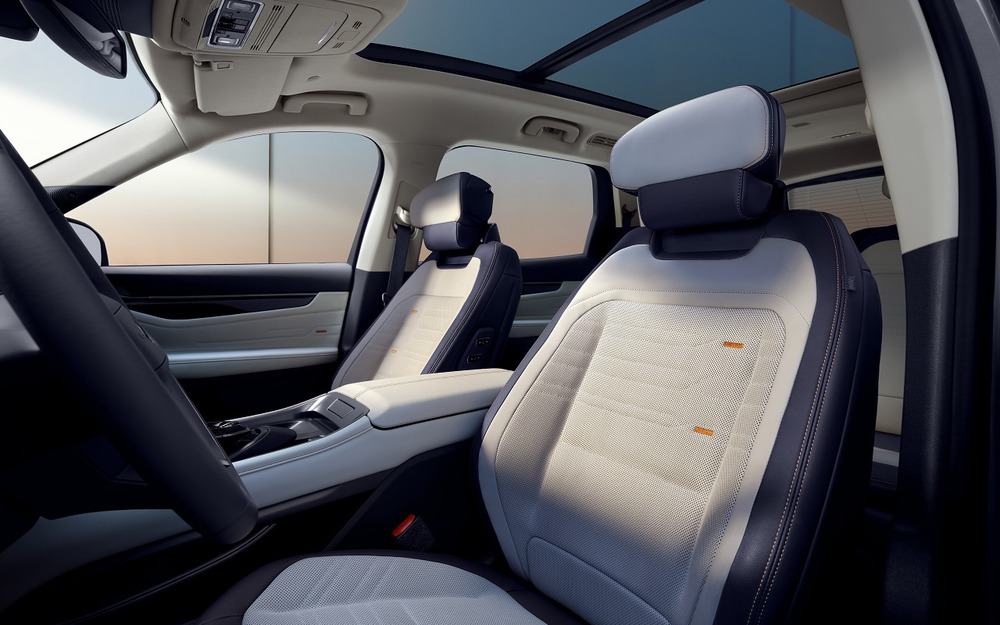 Интерьер Ford Edge L