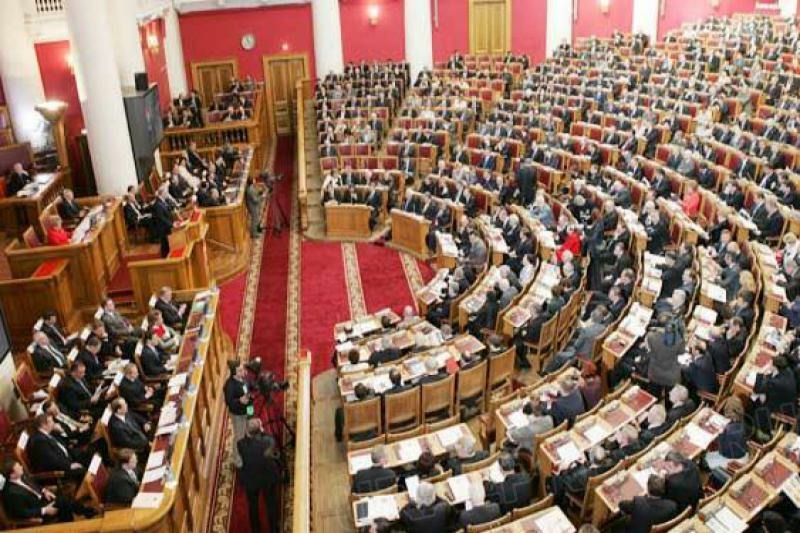  Госдума рассмотрит вопрос о смягчении наказания за выезд на встречку