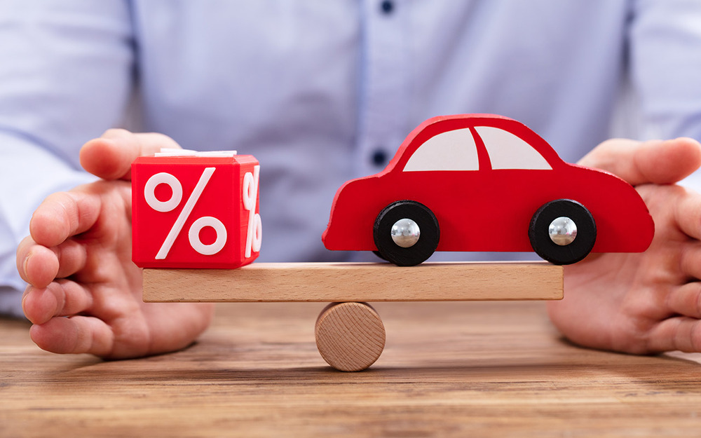 Автомобили резко подорожали, но на некоторые модели появились скидки