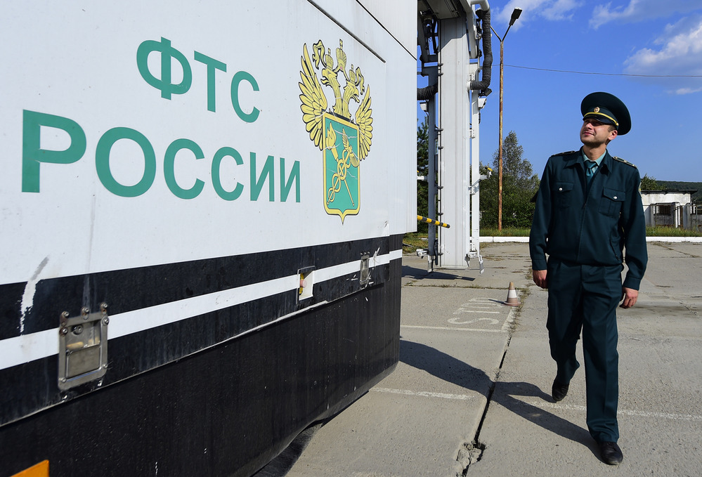 Импорт автомобилей в Россию упал почти на четверть