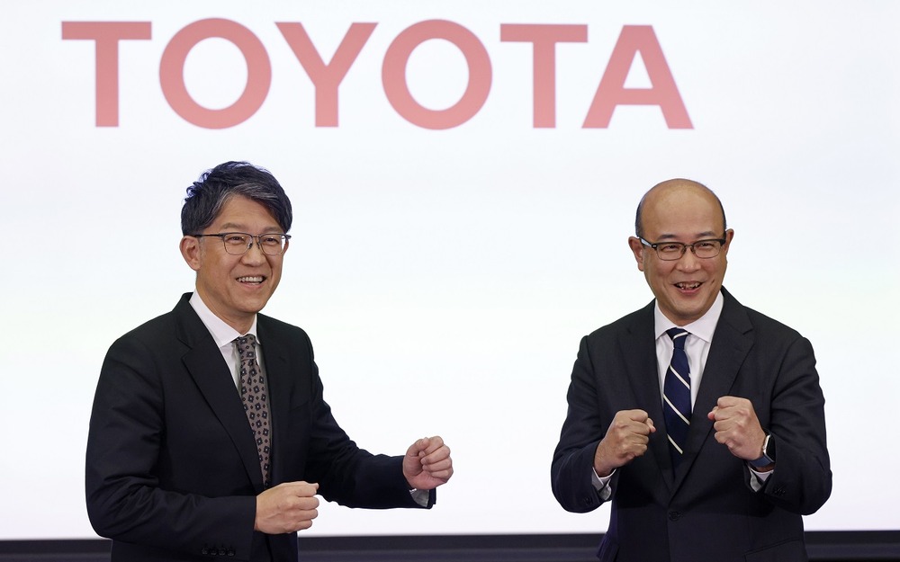 Кодзи Сато (слева) и Кента Кон (справа)