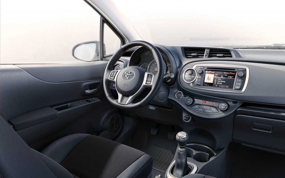 Интерьер Toyota Yaris