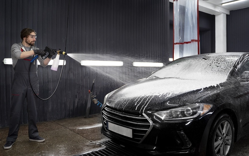 Автомобиль повредили на мойке: что делать?