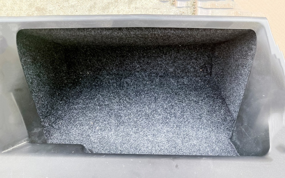 Оклеенный карпетом бардачок Toyota RAV4