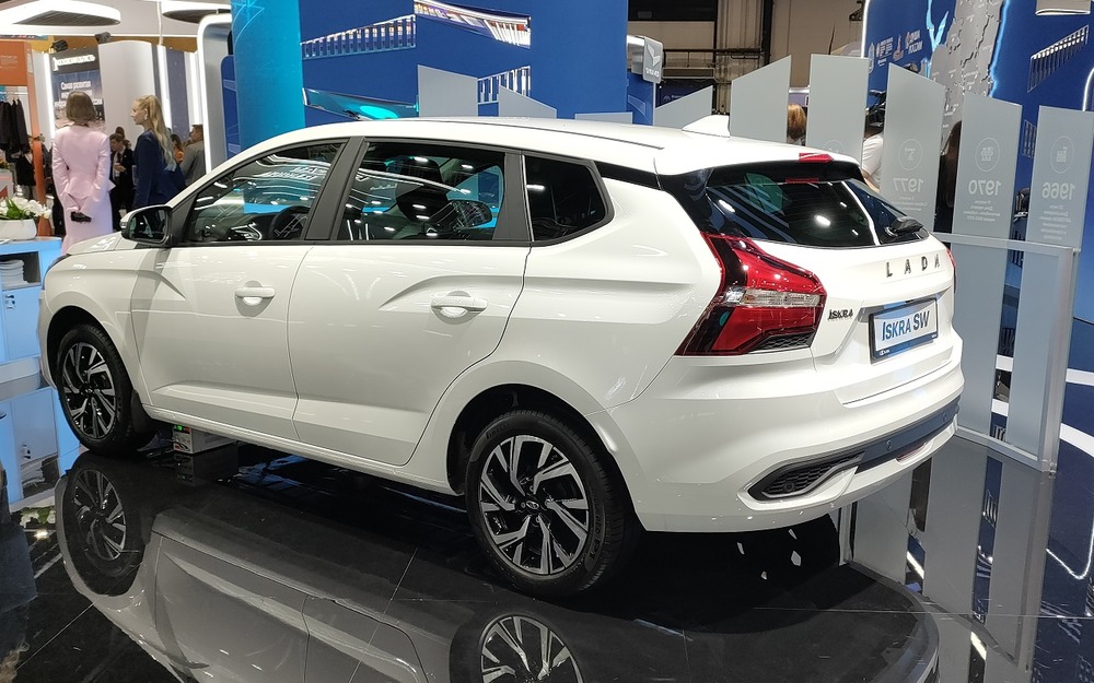 АВТОВАЗ показал универсал Lada Iskra SW - рассказываем про особенности!