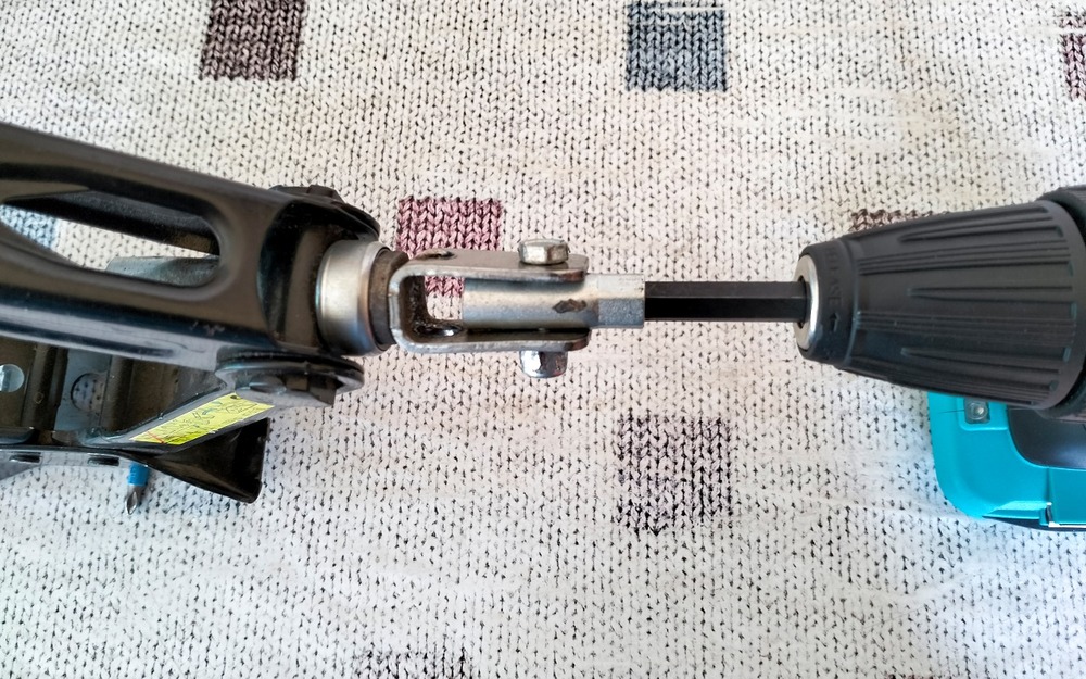 Улучшенный штатный домкрат седана Renault Logan.