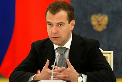 Медведев: акцизы на топливо нужно дифференцировать