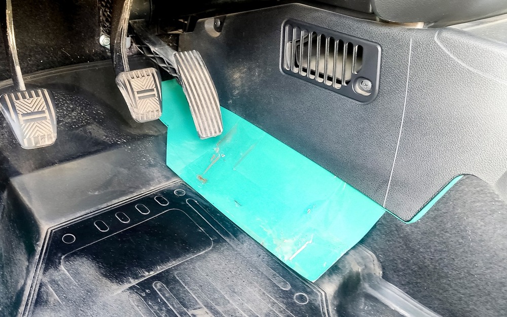 Защита ворсового покрытия в салоне автомобиля.