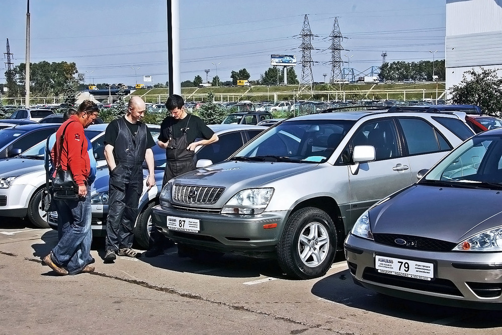 Автомобилисты рассказали, почему покупают машины с пробегом