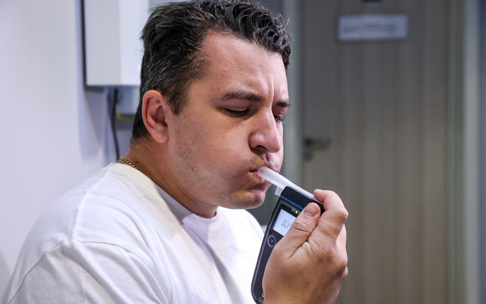 «Дунуть в трубочку», поехать к врачу: как не попасть на огромный штраф