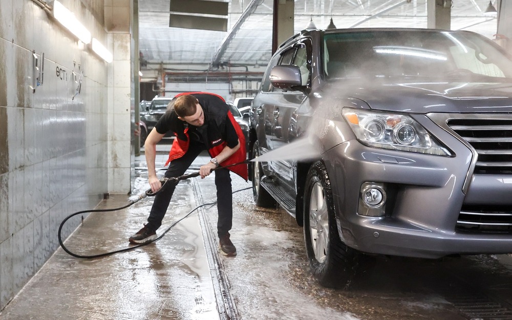 Продлят жизнь мотора и подвески: эти процедуры нужно сделать с машиной весной