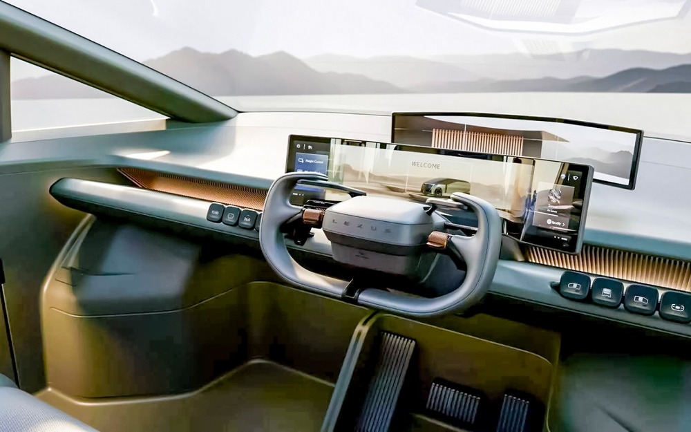 Каскад из двух дисплеев в концепте минивэна Lexus LS - интересное решение.