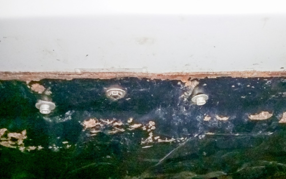 Защита подкапотного пространства от грязи