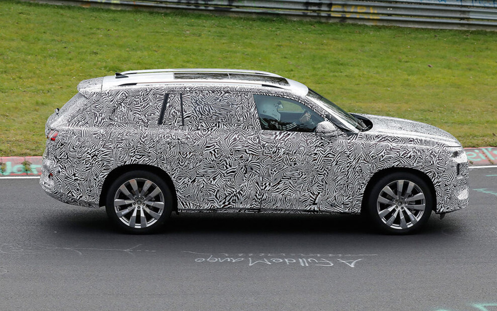 Гигантский Audi Q9 выехал на тесты