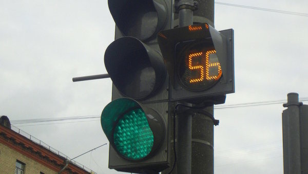 Светофоры в Москве оснастят видеокамерами