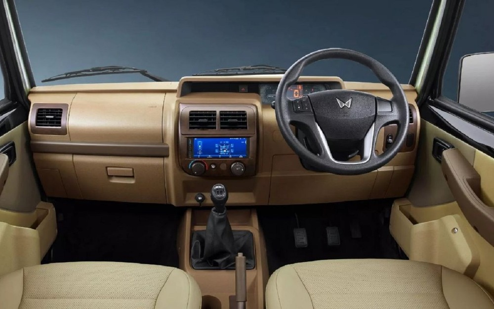 Интерьер Mahindra Bolero