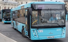 Опасный выход: женщина покинула автобус нетрадиционным способом