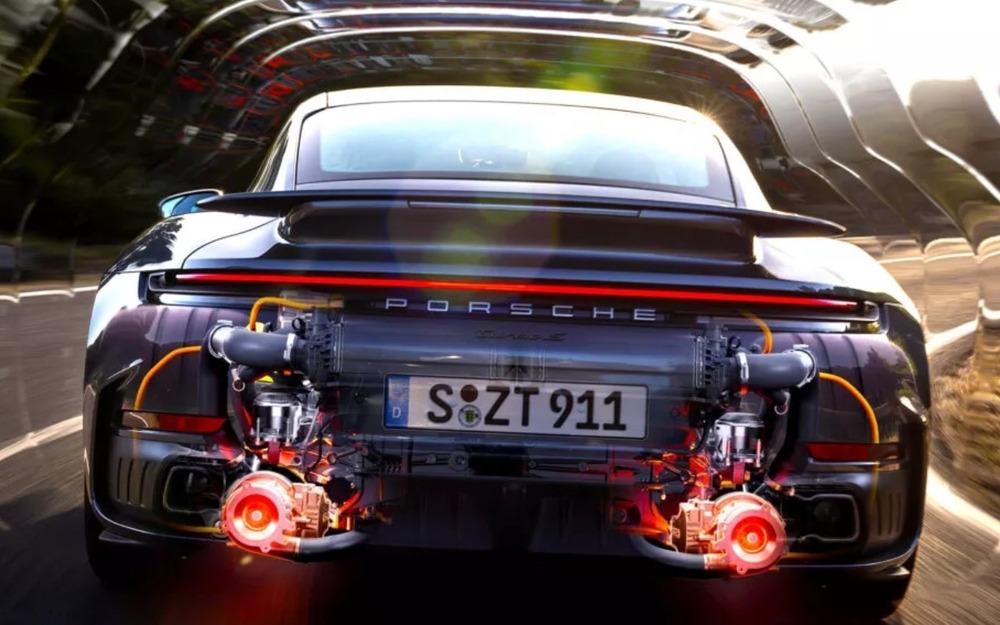 Новый Porsche 911 Turbo S разнес миф о скучных гибридах