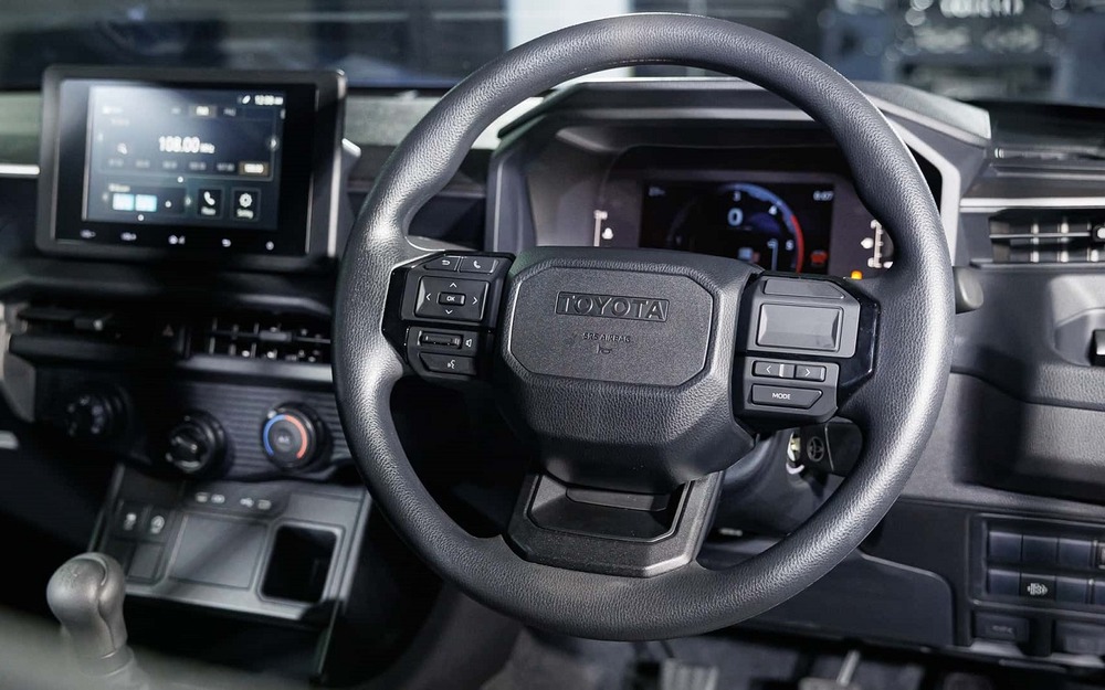 Интерьер Toyota Hilux