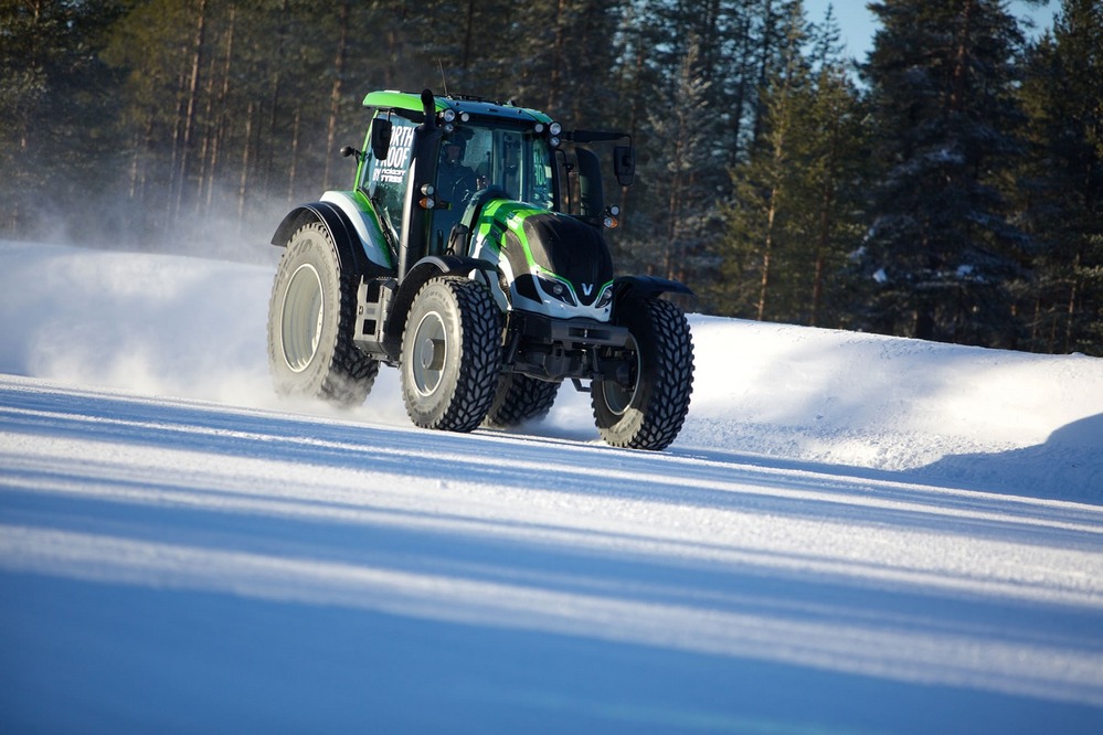 Nokian установила мировой рекорд скорости для тракторов (ВИДЕО)