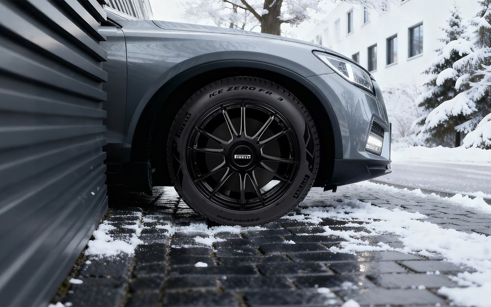 Надписи на боковине - с эффектом бархата, сделанные по технологии High Contrast Design.