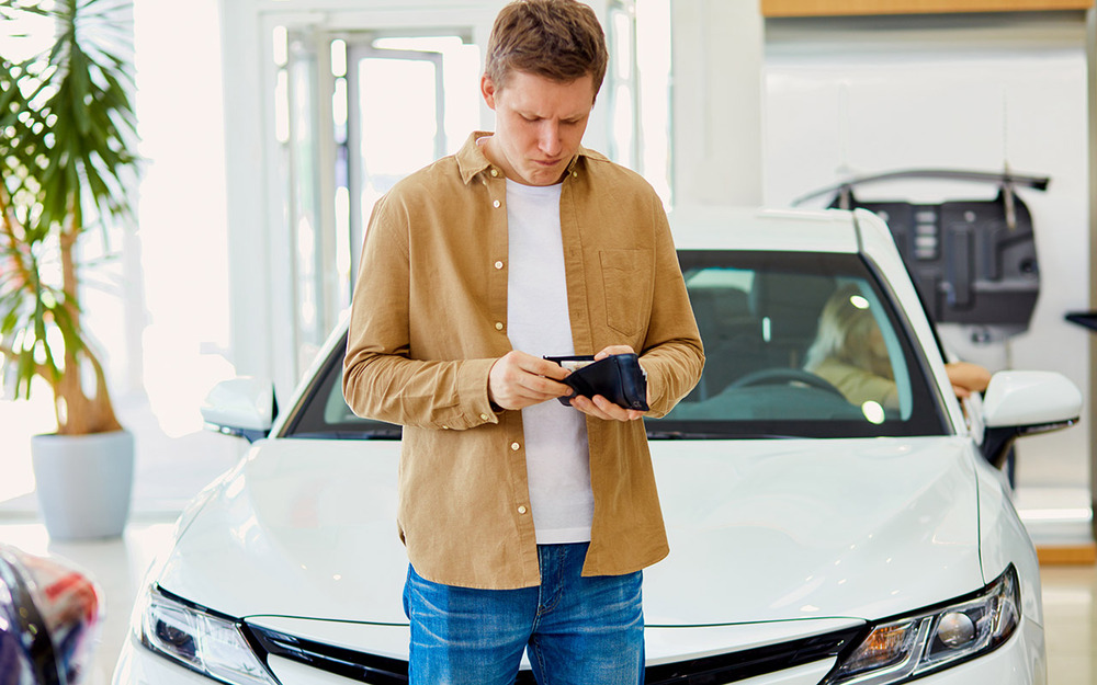 Россияне стали покупать меньше новых автомобилей - в чем причина?