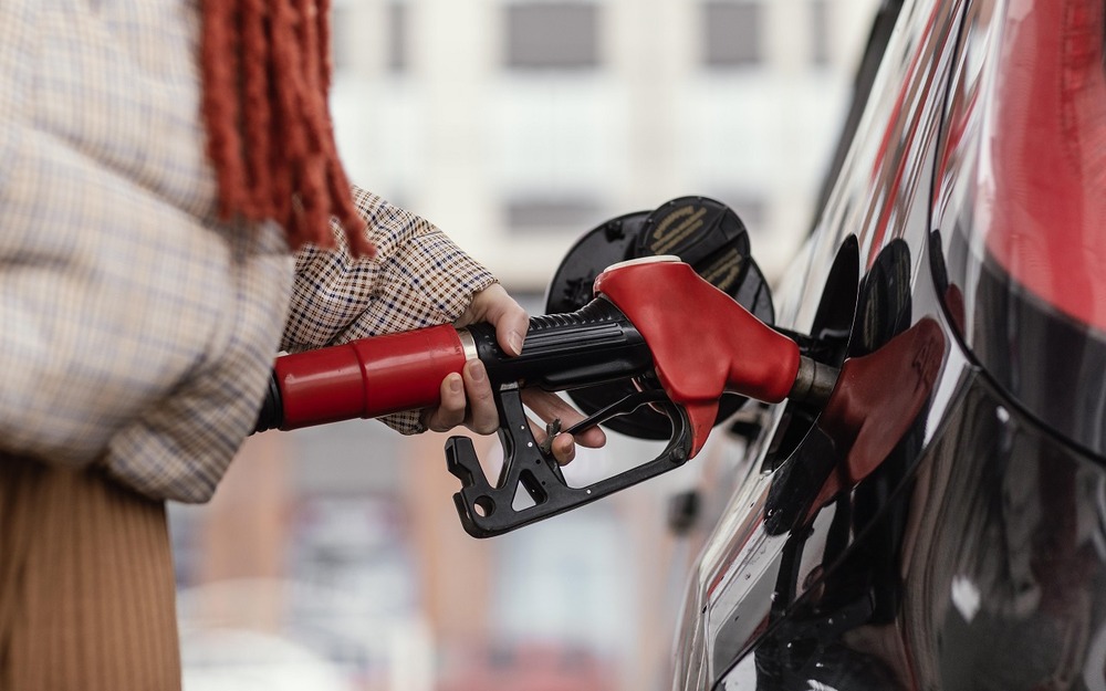 Право знать состав: что даст водителям маркировка «спиртового» бензина