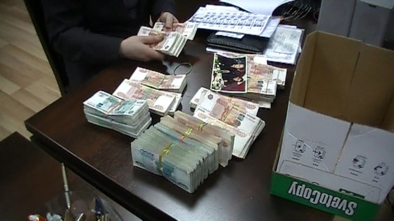 В Москве задержали работников автосалона, вынуждавших клиентов брать кредиты