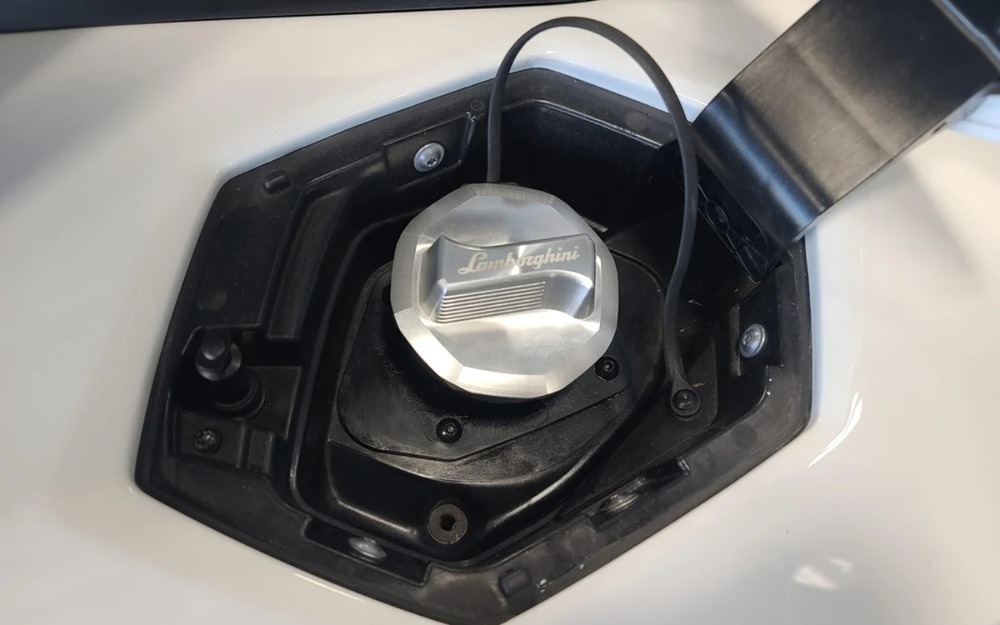 Крышка топливного бака Lamborghini Aventador