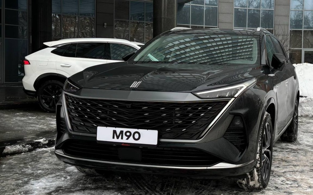 За рулем Москвича М90: раскрыты подробности о 7-местном флагмане